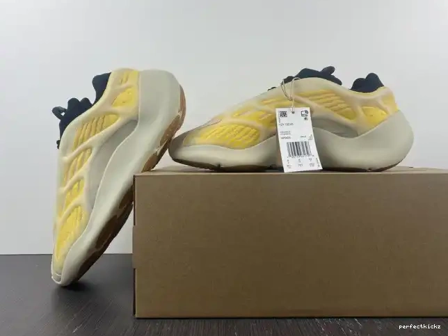 Safflower V3 700 HP5425 Mono Yeezy Adidas 0501